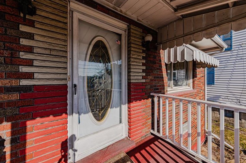 19 3rd St, Youngwood, PA 15697-1607