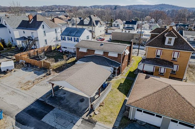 19 3rd St, Youngwood PA  15697-1607 exterior