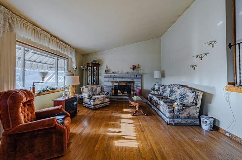 19 3rd St, Youngwood PA  15697-1607 exterior
