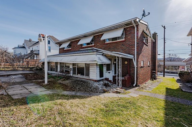 19 3rd St, Youngwood PA  15697-1607 exterior