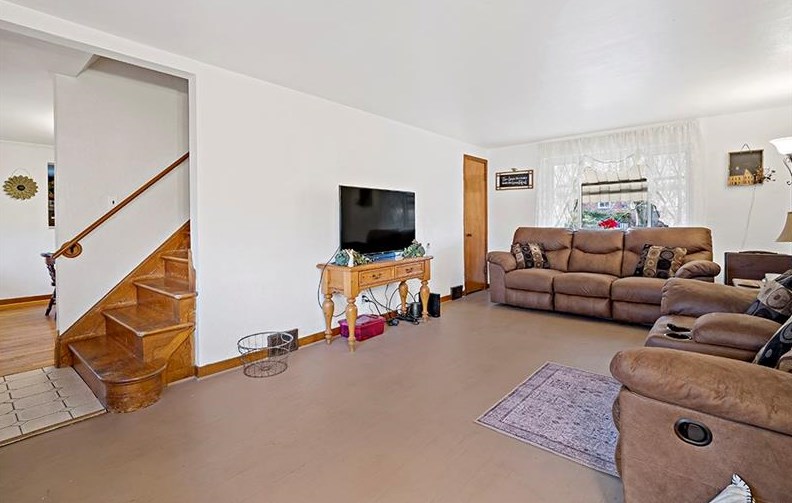 6714 Highland Ave, Finleyville, PA 15332