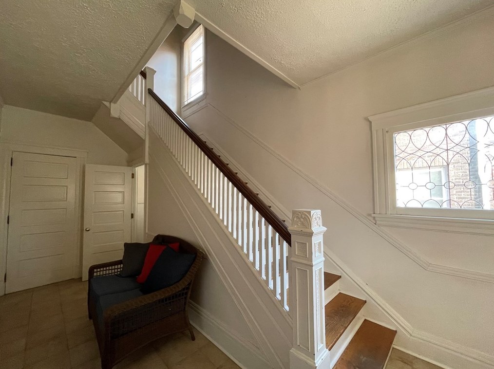 82 S Oakland Ave, Hermitage, PA 16146