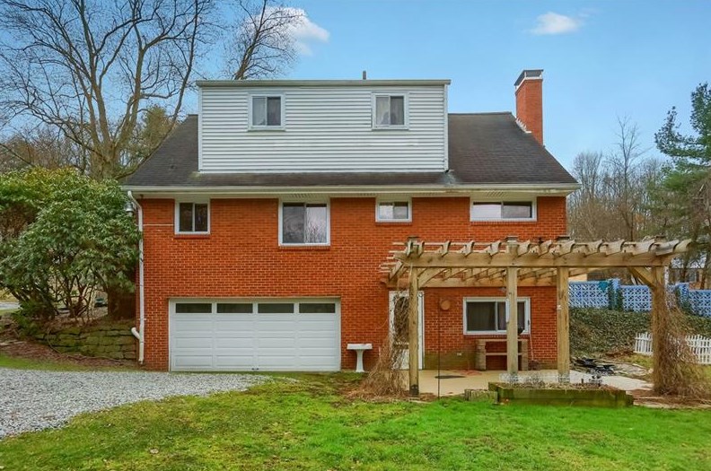 151 Dwellington Dr, Valencia, PA 16059