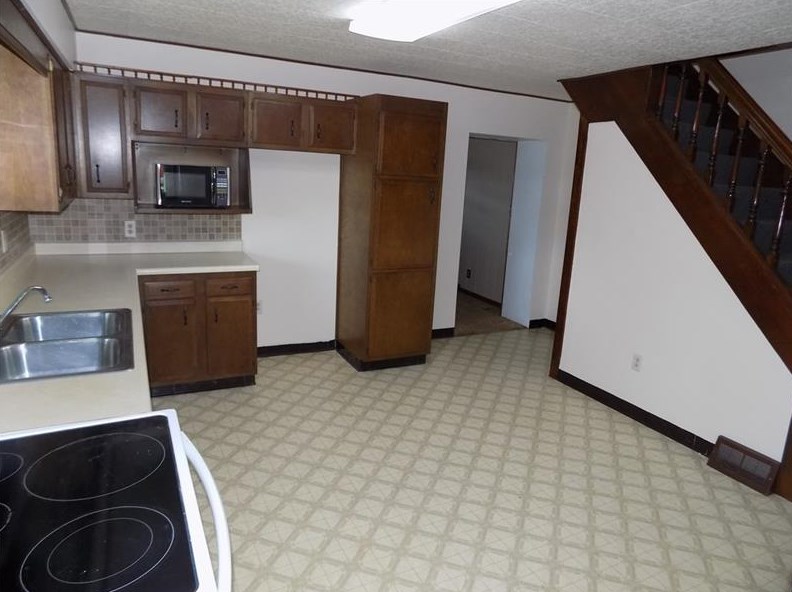 10 1st St, Smock, PA 15480