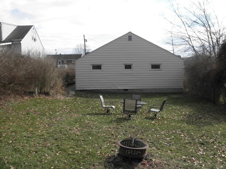 1045 9th St, Waynesburg, PA 15370