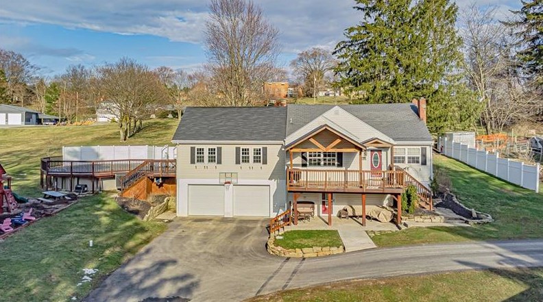 10 Chestnut Ln, Finleyville, PA 15332