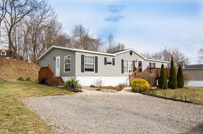 627 Deana Way, Rochester, PA 15074