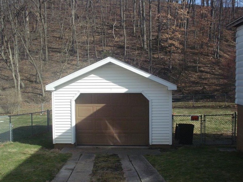 945 Hazel Ave, Ambridge, PA 15003