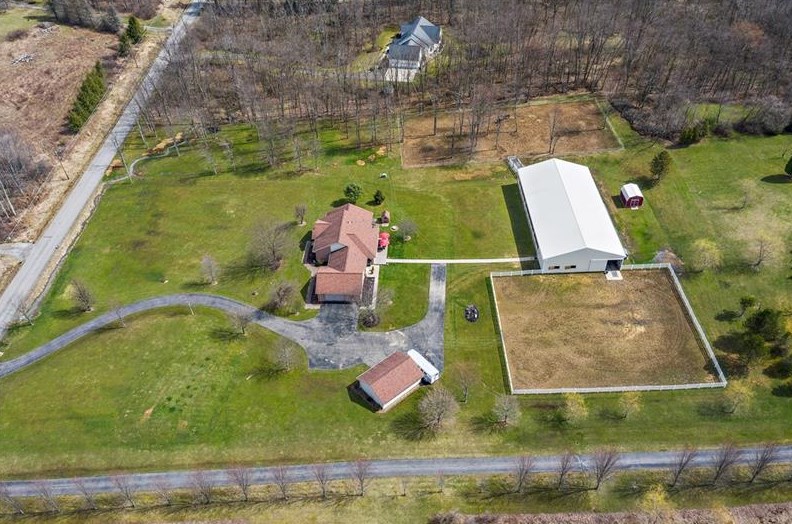 324 Leslie Rd, Valencia, PA 16059-2718