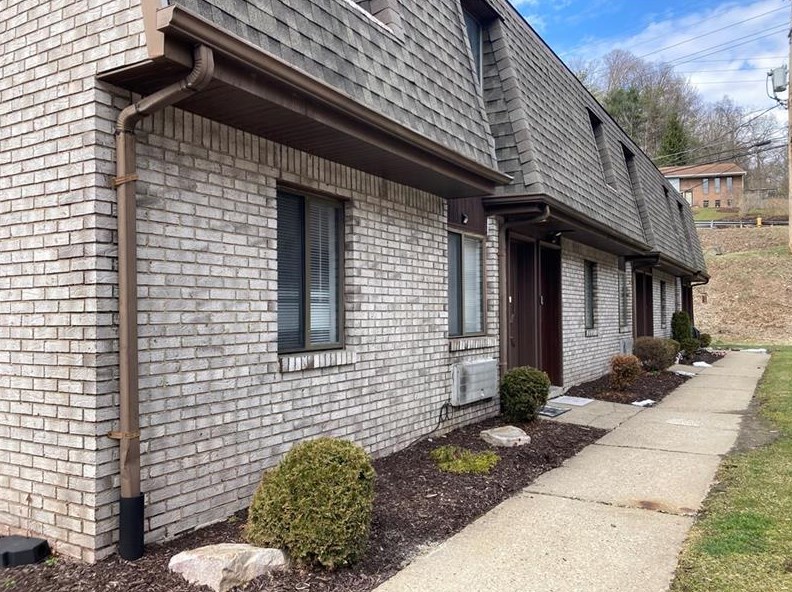 200 Milltown Rd #206, New Kensington, PA 15068