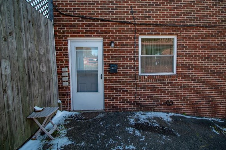 619 Mercer St, Turtle Creek, PA 15145-1541