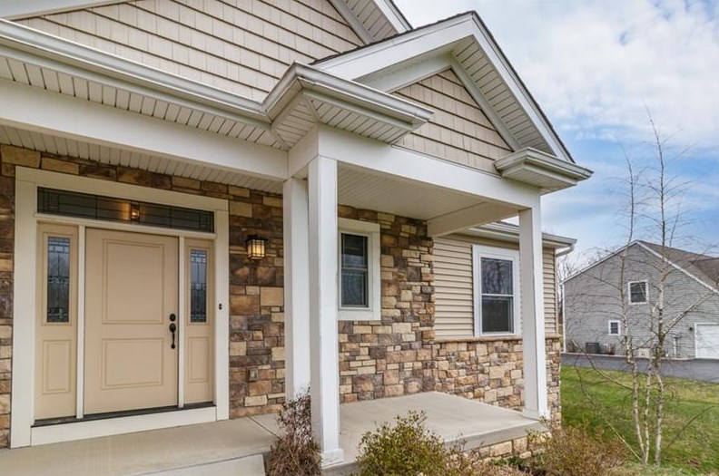 1120 Red Tail Holw, Washington, PA 15301-8179
