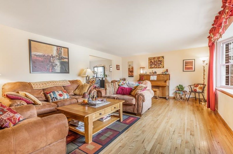 356 Coleman Dr, Monroeville, PA 15146-4828