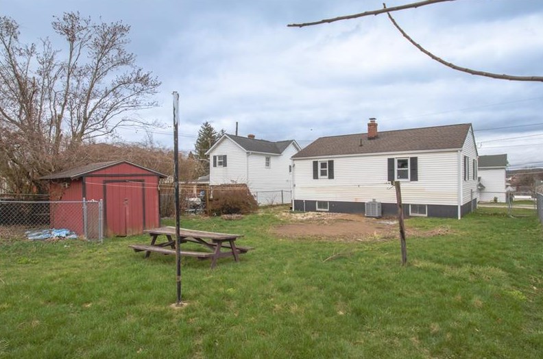 2130 Walnut Dr, Latrobe, PA 15650