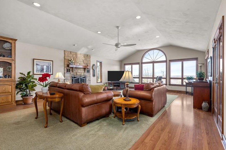 61 Meyers Rd, Washington, PA 15301-7189