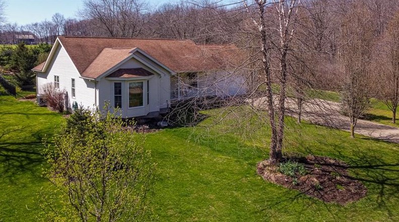 670 San Chez Ter, Mercer, PA 16137-9754