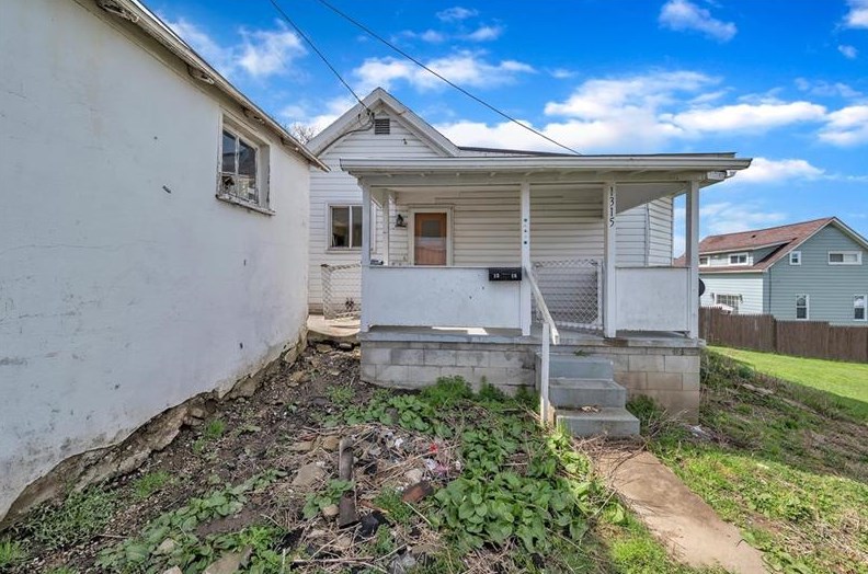 1315 Elm St, Greensburg, PA 15601-5353