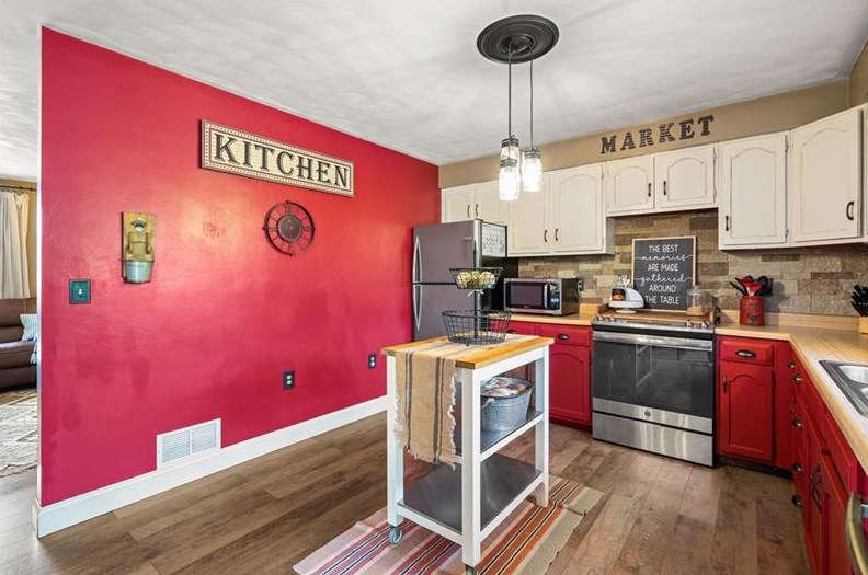 1595 Bedillion Rd, Washington PA 15301-9242 exterior