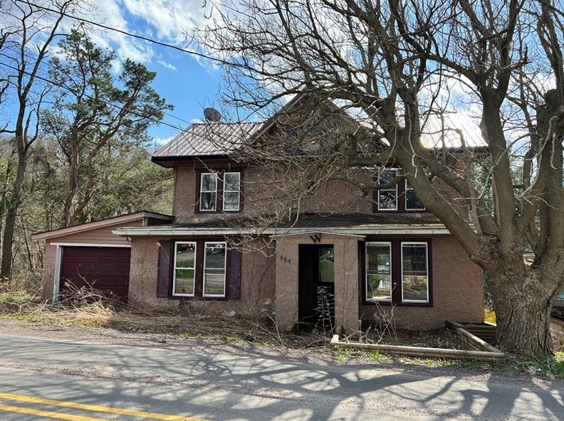 664 W Main St, Stoystown, PA 15563