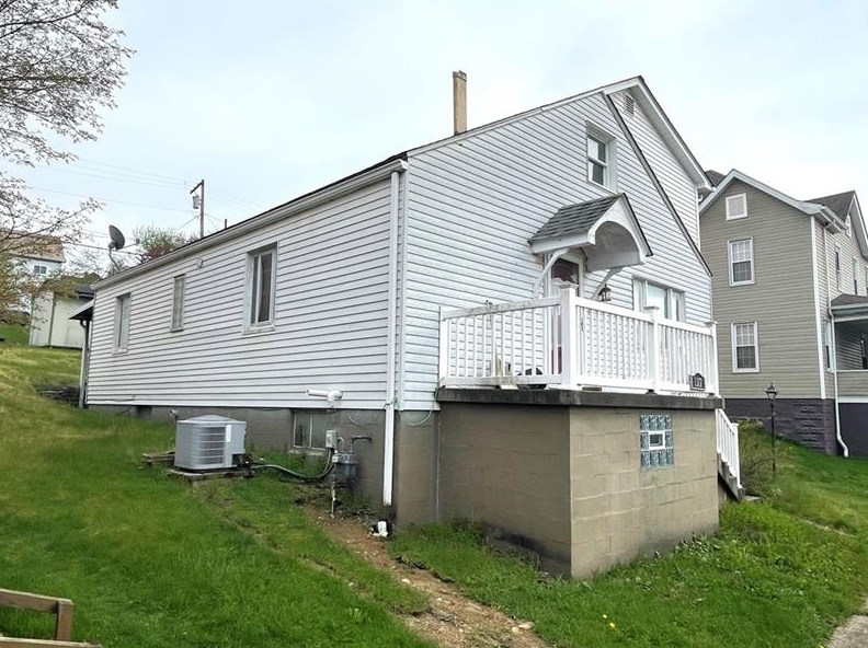 1317 Poplar St, Greensburg, PA 15601-5361