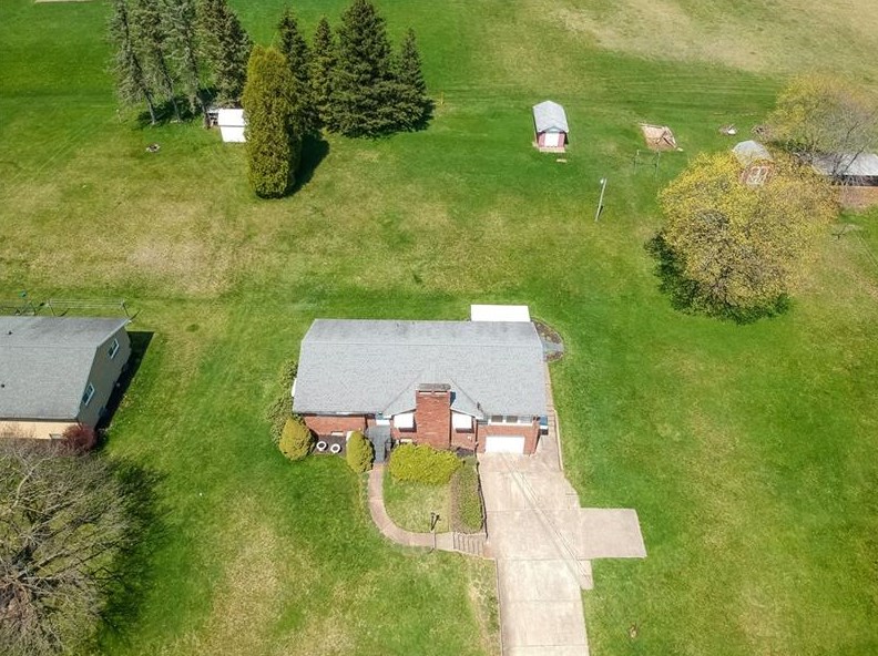 266 Hemlock Dr, Butler PA 16001-3423 exterior