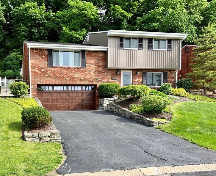 1388 Pesavento Dr, Bridgeville, PA 15017