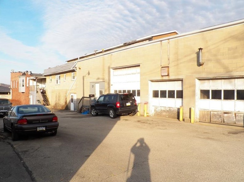 225 Longfellow St, Vandergrift, PA 15690