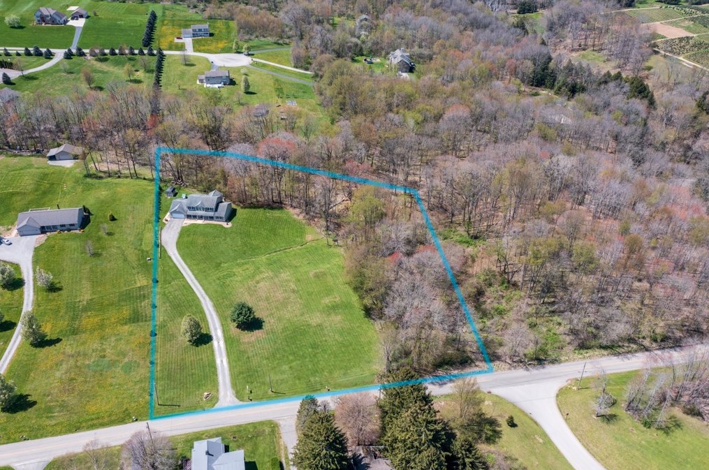 770 Cleland Mill Rd, New Castle, PA 16105