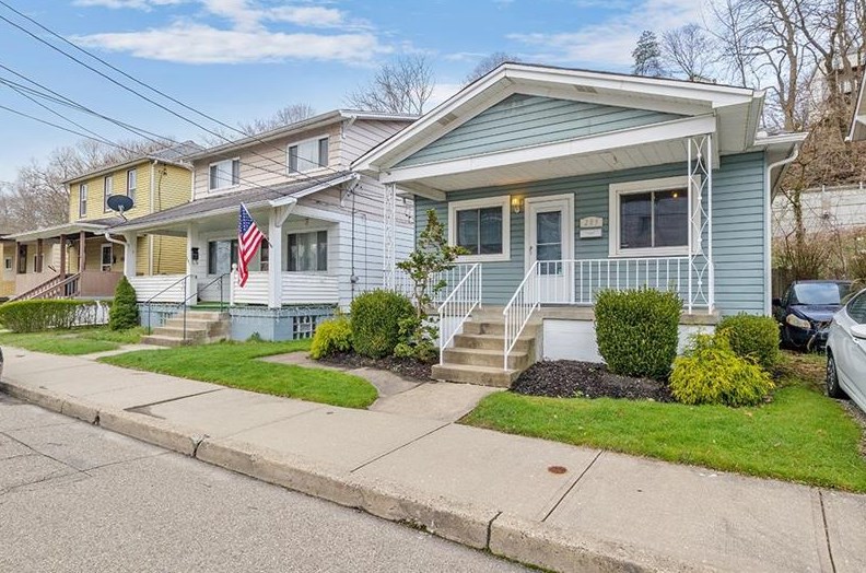 289 Lexington Ct, Collier Township, PA 15106-1907