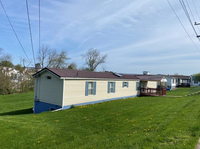 32 Cherry Ave, Mount Pleasant, PA 15666