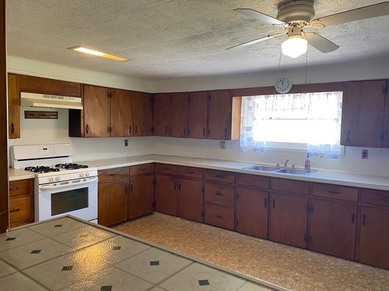 2007 Stanton Ave, New Castle, PA 16101