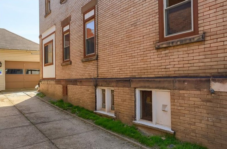603 Crescent Ave, Ellwood City, PA 16117-8525