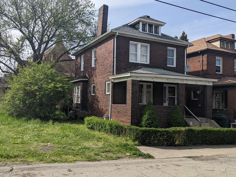 1008 Lowery St, Duquesne, PA 15110-1952
