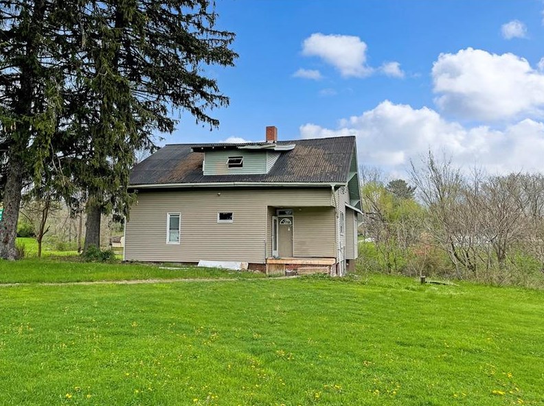 376 Mt Jackson Rd, New Castle, PA 16102