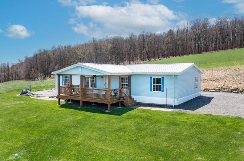 185 Hoyman Dr, Garrett, PA 15542