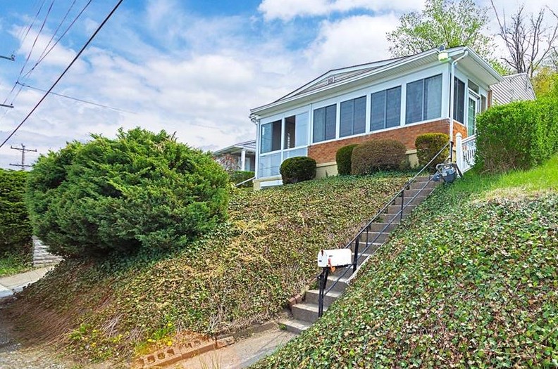 327 Foster Rd, North Versailles, PA 15137-2440