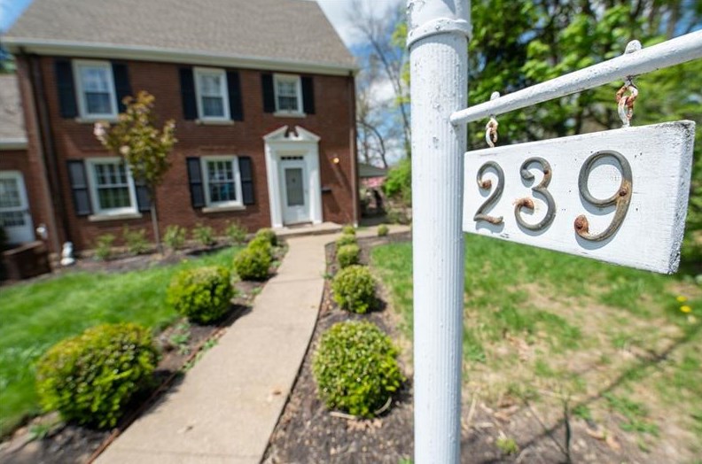 239 Moffat Ave, Washington, PA 15301-6635