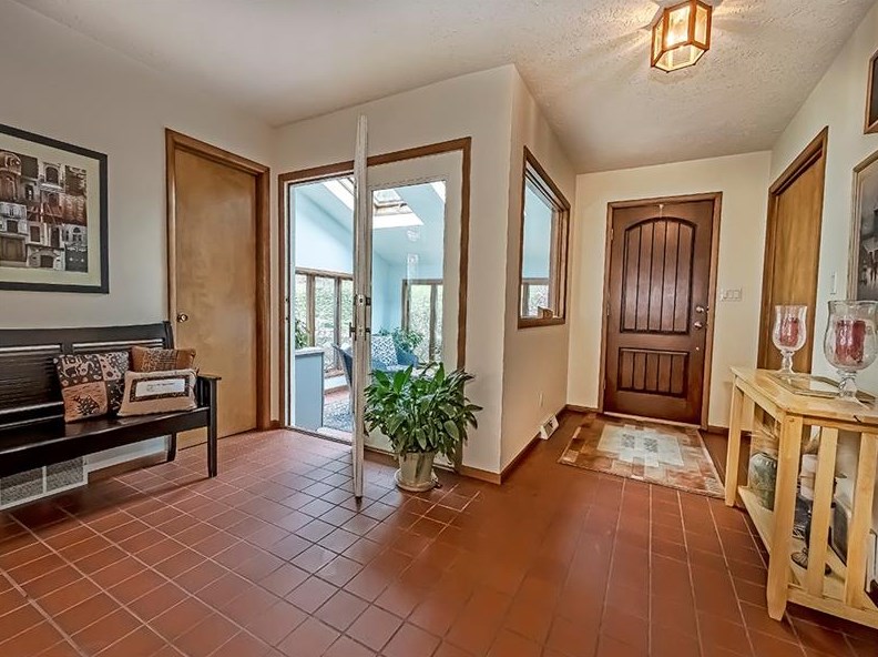 219 Emerson Dr, Zelienople, PA 16063