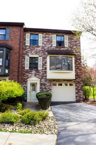 121 Glenwood Dr, Monroeville, PA 15146-1819