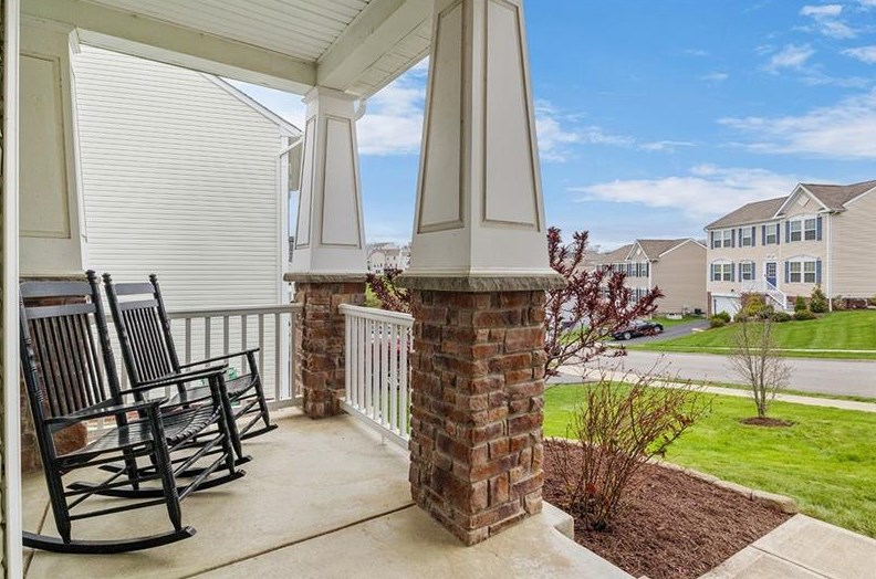 206 Old Hickory Rd, Zelienople, PA 16063-4008