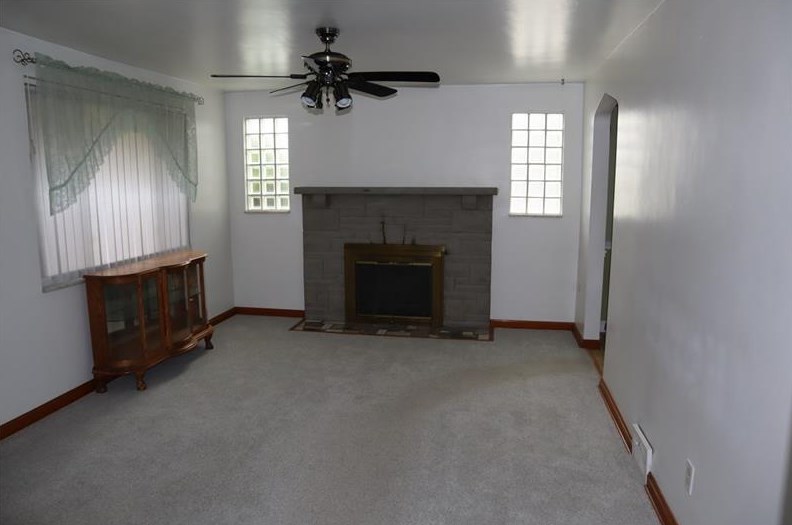 1096 Sarah St, Bridgeville, PA 15017-2215