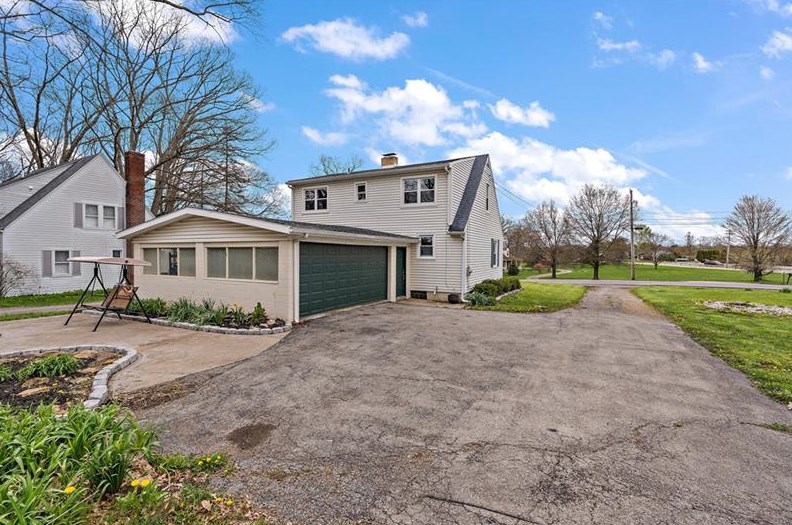 496 Duffy Rd, Butler, PA 16001-3141