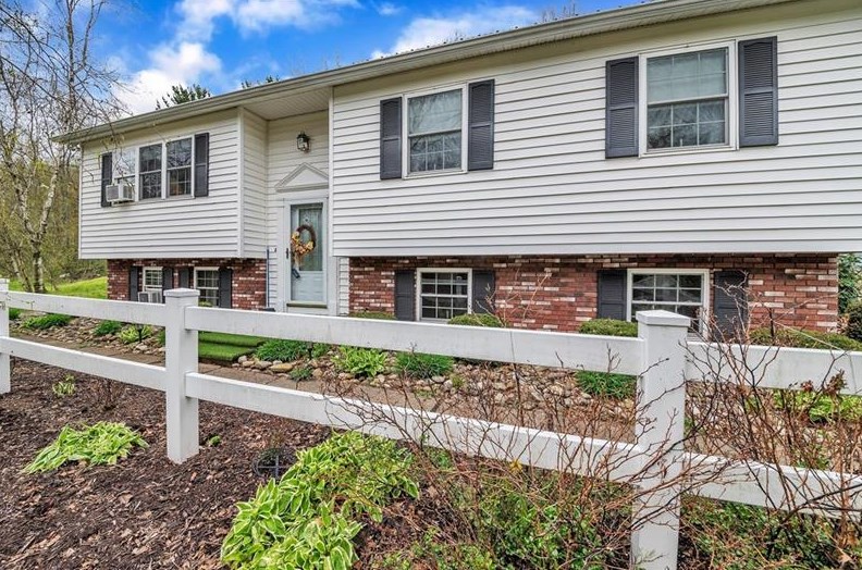 10 Rayne Church Rd, Indiana, PA 15701-6813