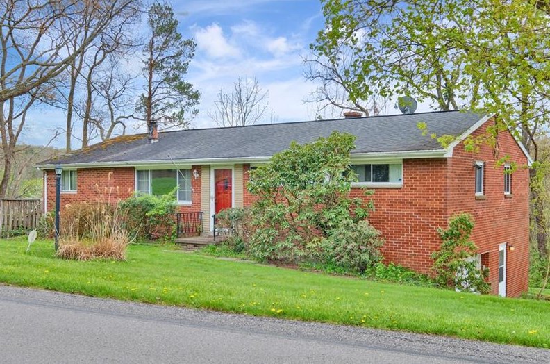 104 Tanglewood Dr, Valencia, PA 16059