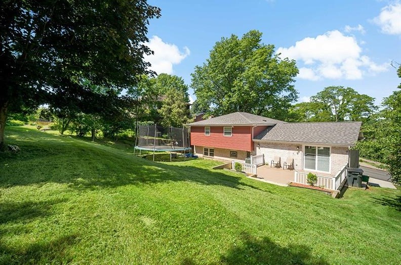125 Tynewood Dr, Turtle Creek, PA 15145-1135