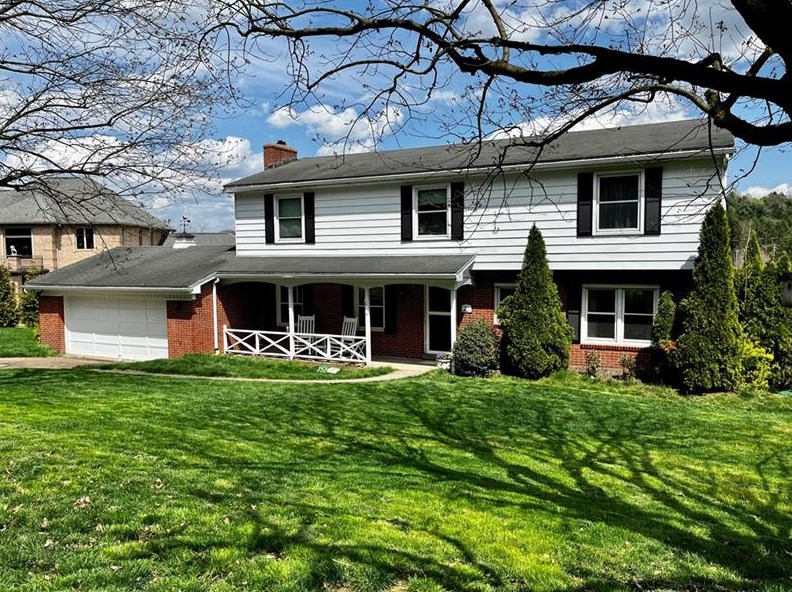 911 Country Club Dr, Greensburg, PA 15601-1249