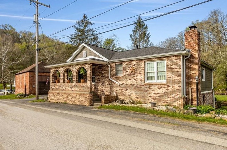 3 Browntown Rd, Rea, PA 15312-2707