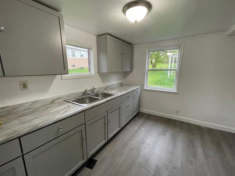 20 S Round St, New Castle, PA 16101