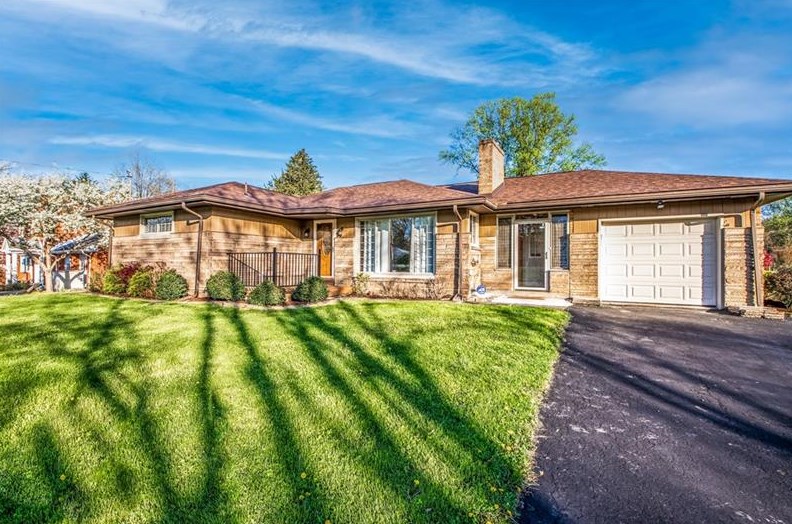 1924 Sample Rd, Allison Park, PA 15101-2814
