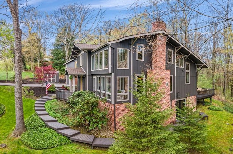 769 Woodland Rd, Bradfordwoods, PA 15015-1329